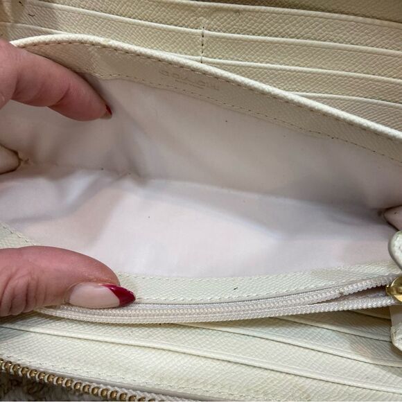 Coach Cream Colored‎ Leather Gold Studded Zipper Wallet - Picture 13 of 14